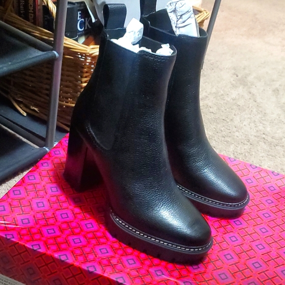 Tory Burch Chelsea 70mm Lug Booties in black size 6 - Picture 7 of 7